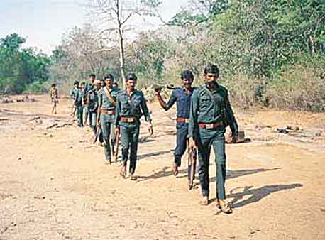 படிமம்:Virappan leading his group in moily forest.jpg