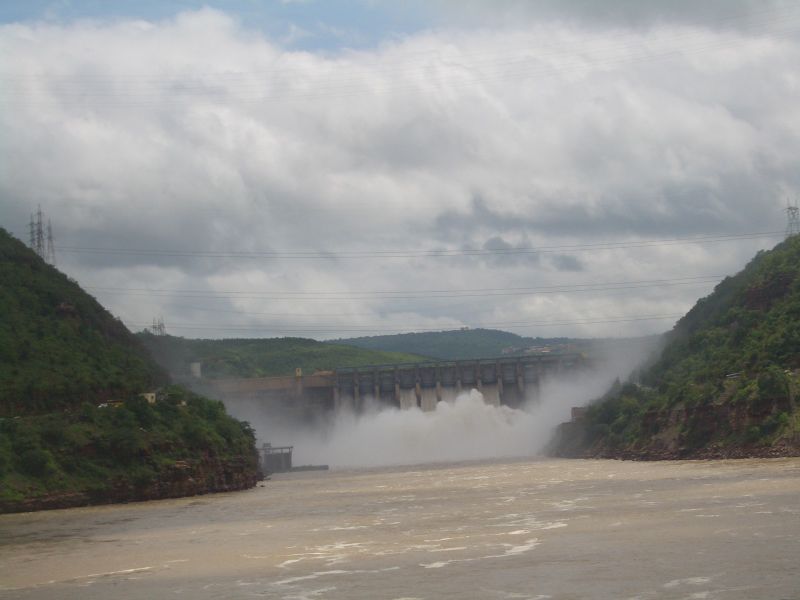 దస్త్రం:Srisalam dam.jpg