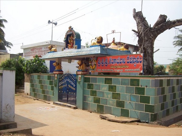 దస్త్రం:YellayaPalem GangammaTemple.jpg