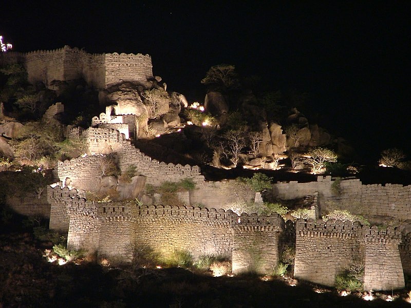 దస్త్రం:Bhongir Fort with Lights.JPG