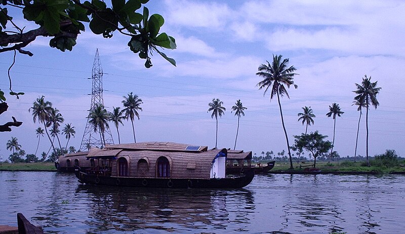 దస్త్రం:House boat,kerala..JPG