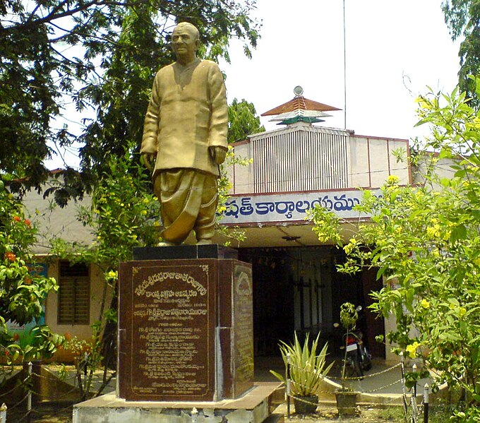 దస్త్రం:Rudraraju.Tataraju.jpg