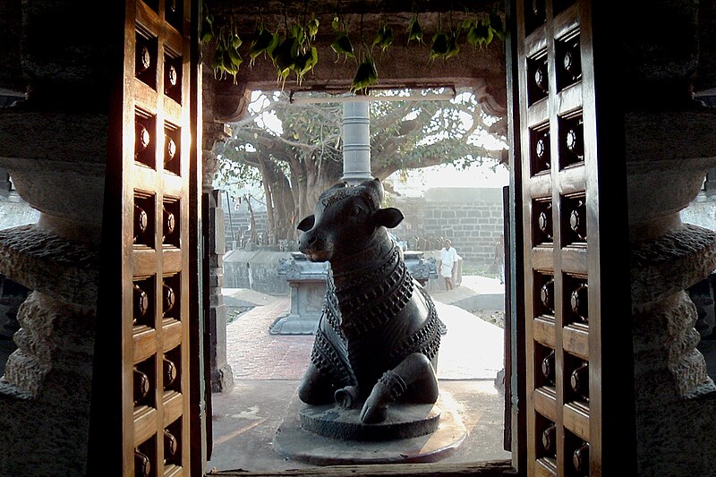 దస్త్రం:Nandi at Bhimeswara temple Draksharamam.JPG