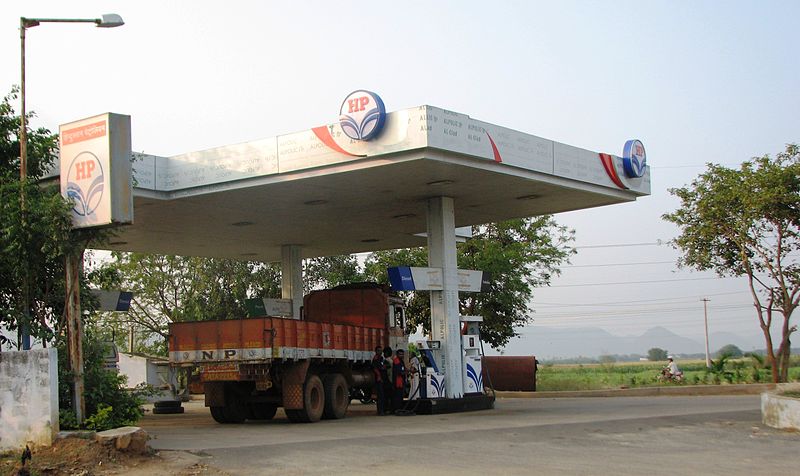 దస్త్రం:Petrol Bunk.jpg