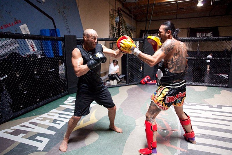 ไฟล์:Quentin Chong training Randy Couture.jpg