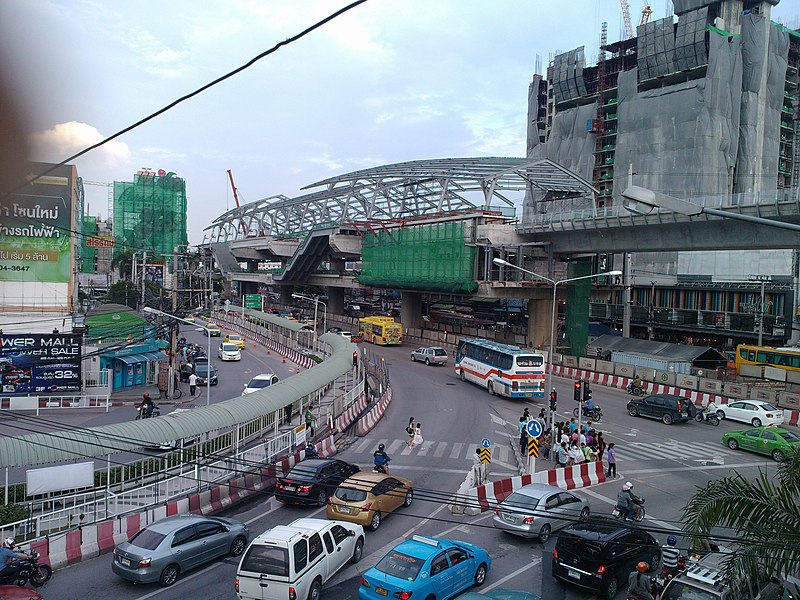 ไฟล์:สถานีรถไฟฟ้าหลักสอง.jpg