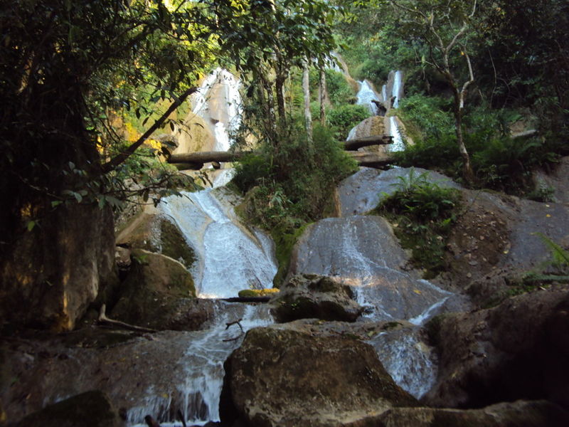 ไฟล์:Ton Tong Waterfall.JPG