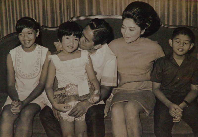 Talaksan:Marcos firstfamily.jpg