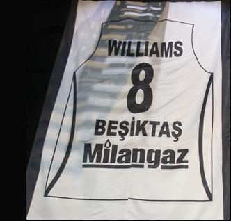 Dosya:Deron Williams Emekli Edilen Forması.jpg