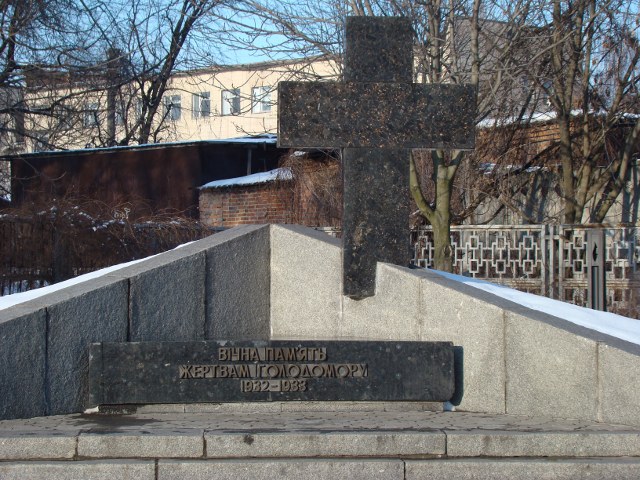 Файл:Монумент жертвам Голодомору.jpg