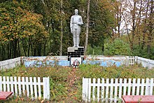 Пам'ятник воїнам-односельцям, які загинули в роки Великої Вітчизняної війни, село Положаї, біля будинку культури