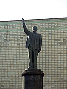 Пам'ятник Леніну на заводі «Ленінська кузня» в Києві (1952, зруйновано «невідомими» в лютому 2014)