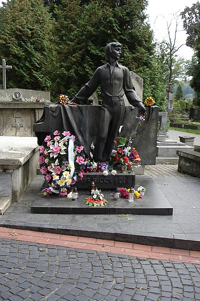 Файл:Пам'ятник Володимиру Івасюку на Личаківському цвинтарі.JPG
