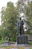Братська могила солдат Радянської Армії і пам'ятник солдатам-односельцям, які загинули в роки Другої світової війни