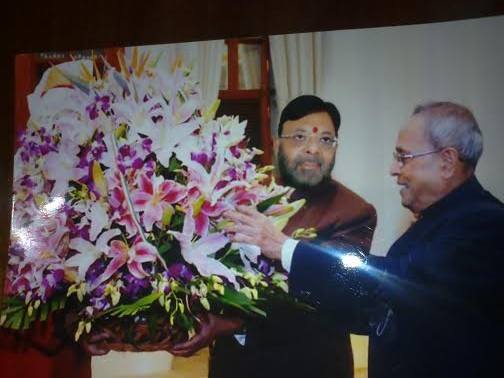 فائل:Siraj Dehlvi - with Hon. Pranab Mukharji.jpg