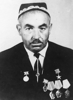 Fayl:Ishanov Khashimkhan.jpg