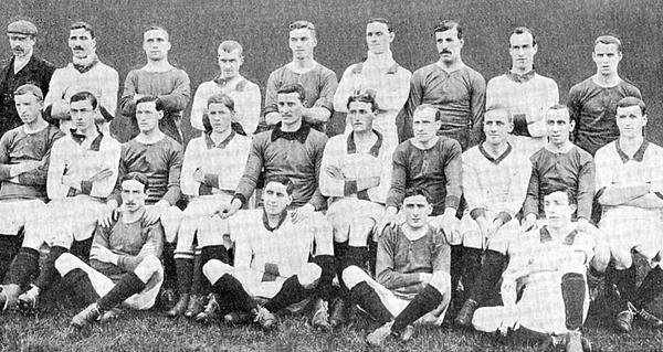 Tập tin:Team Manchester United 1908.jpg