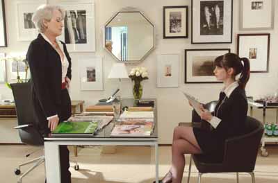 Tập tin:Streep and Hathaway in DWP film.jpg