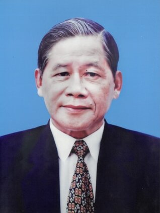 Tập tin:Nguyễn Khánh.jpg
