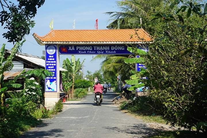 Tập tin:Cổng chào xã Phong Thạnh Đông.jpg