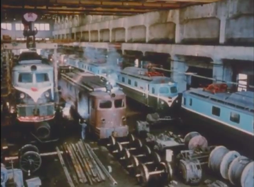 Tập tin:Red Flag class mfg floor at Kim Chong-t'ae Electric Locomotive Works.png