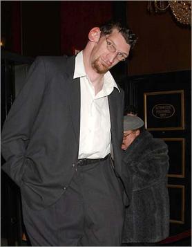 File:Matthew McGrory.jpg