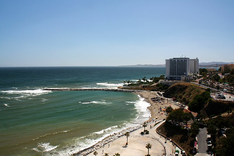 Datei:Costa del Sol Strand bei Benalmádena (01).jpg