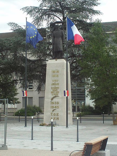 File:Annemasse war memorial.JPG