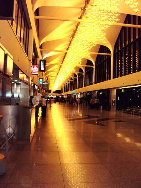 File:DubaiAirportInterior.JPG