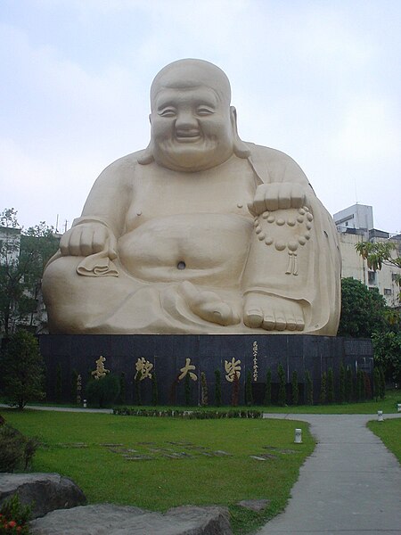 File:Taichung Baojue Buddhist Temple3.jpg