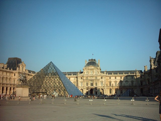 Fichier:Paris 1st louvre.jpg