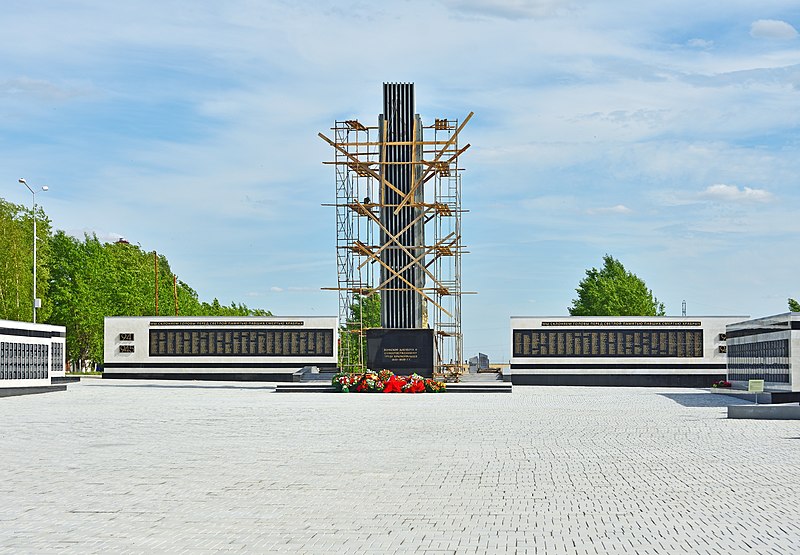 Файл:Krasnouralsk WarMemorial 006 5276.JPG