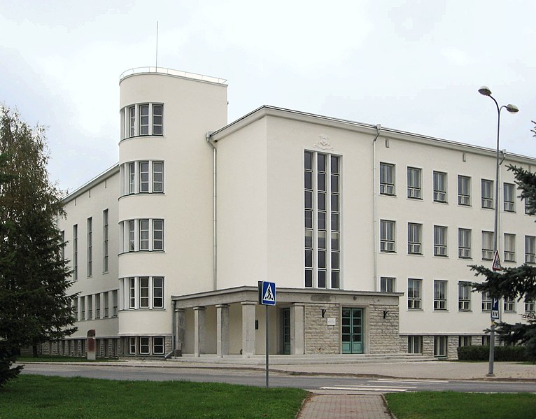 Файл:Gymnasium-front Rakvere.jpg