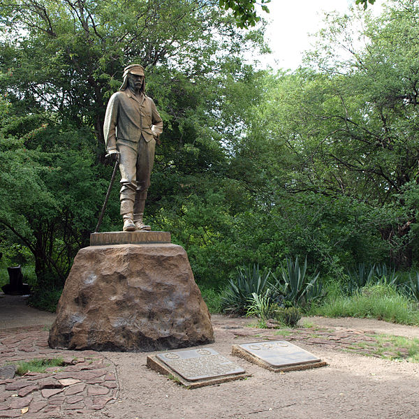 Файл:ZW VicFalls Livingston Monument.JPG