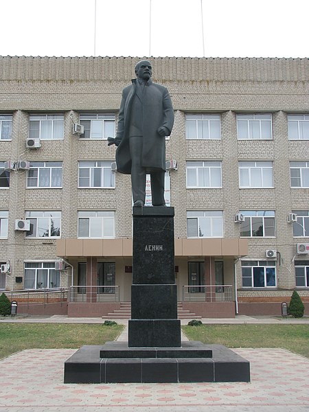 Файл:Памятник В.И. Ленину в ст. Брюховецкой.JPG
