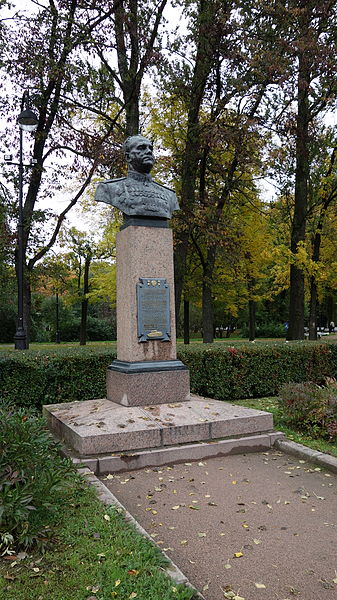 Файл:Памятник Богданову С.И., дважды Герою Советского Союза. Московский парк Победы. Санкт-Петербург.JPG