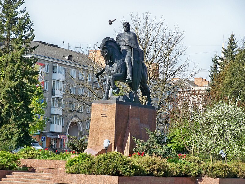 Файл:10. Тернопіль Памятник князю Данилові Галицькому.jpg