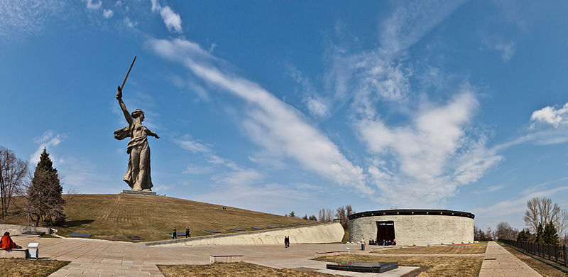 Файл:Panorama of Mamayev Kurgan 002.jpg