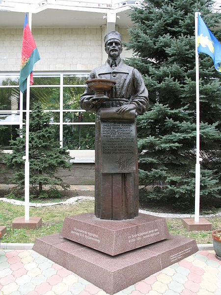 Файл:Monument to V Budzinsky in Anapa.JPG