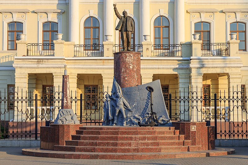 Файл:Памятник Ленину в Новороссийске, улица Портовая.jpg