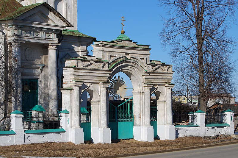 Файл:StNicholas-church-gate Byngi-WV.jpg