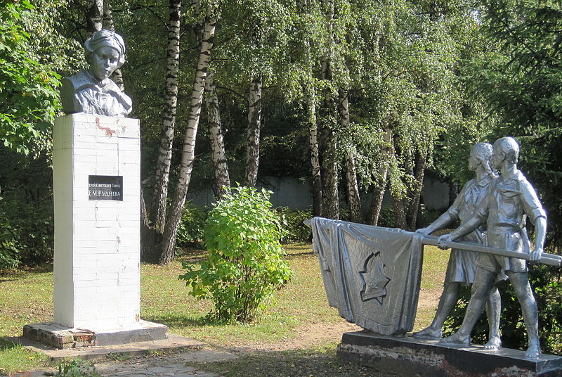 Файл:Hero of Soviet Union - Evgeniya (Zhenya) Rudneva’s Monument.JPG