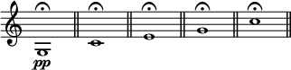 
\language "italiano"
\score {
\relative do' {
\time 4/4
\override Staff.TimeSignature #'stencil = ##f
\key do \major
\clef treble 
 sol1_\pp^\fermata  \bar "||" do\fermata  \bar "||" mi\fermata  \bar "||" sol\fermata  \bar "||" do\fermata  \bar "||"
}
  \layout {
    indent = 0\mm
    \set fontSize = #-1
  } %layout
}%score
\header { tagline = ##f}
