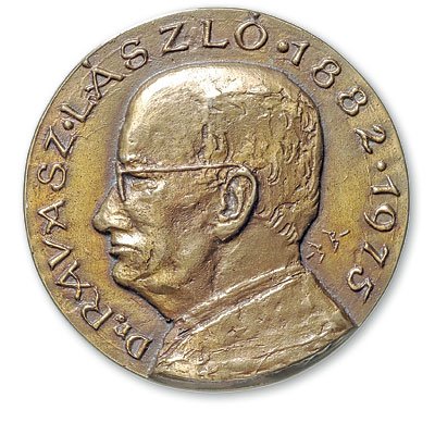 Fájl:Búza-barna, Dr. Ravasz László, 2003, bronz, 114 mm.jpg
