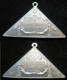 Fájl:POZSONY - Hallgatagság Páholy 1897 v. háromszögletű alum. jelv. 28X52 mm, füllel, 2 gramm.jpg