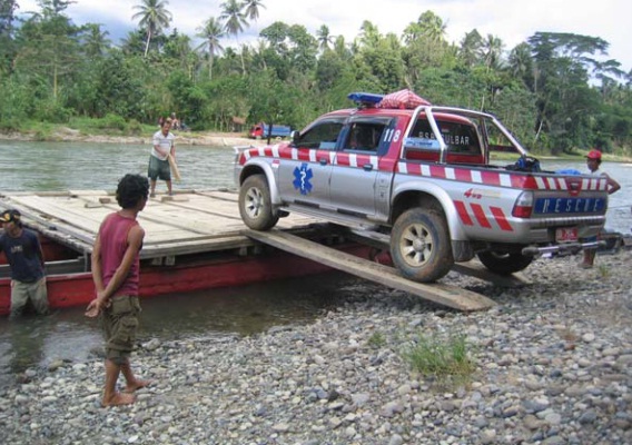 Berkas:Pontonsungai.jpg