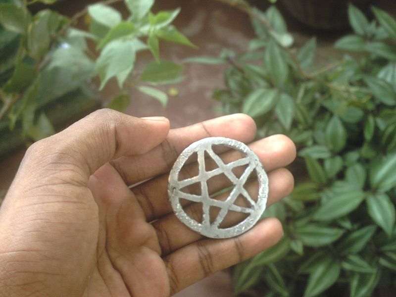 ගොනුව:PentaclePendant.JPG