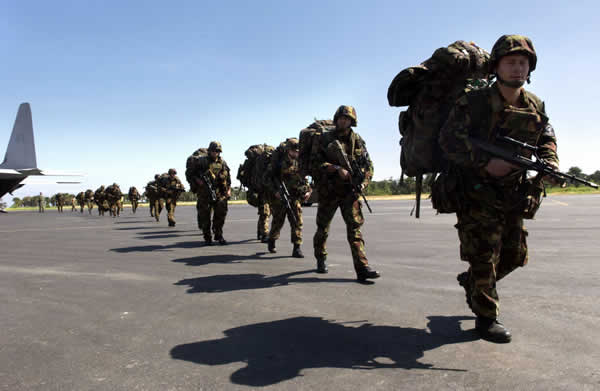 File:NZ infantry troops arrive Dili.jpg