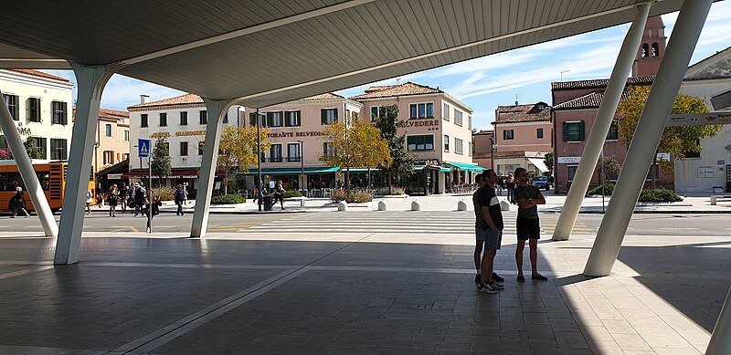 Lêer:Ingang tot die waterbushalte Lido S.M.E., Lido di Venezia.jpg