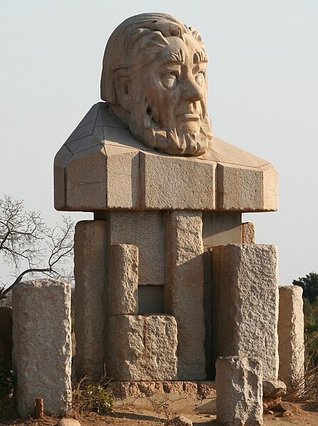 Lêer:Kruger Gate Monument, RSA (cropped).JPG